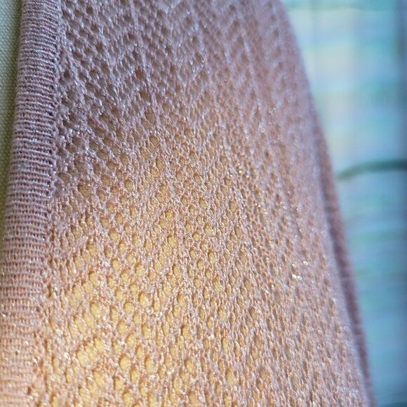 Jennifer Lopez pink peekaboo crochet silver thread kimono sleeves - Picture 4 of 5